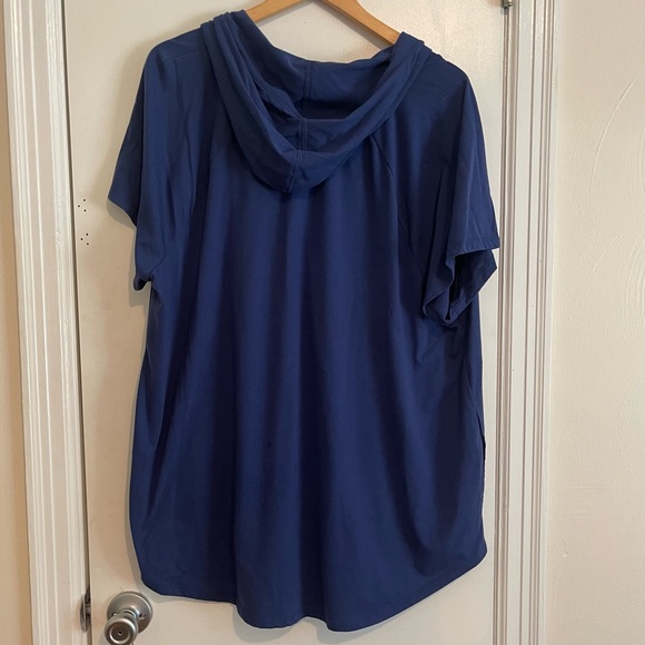 LIVI Active Lace Up Top - Picture 2 of 5